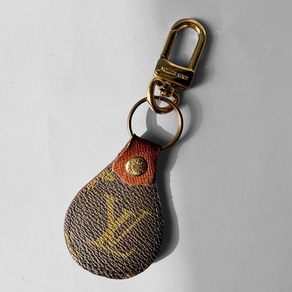 VTG Louis Vuitton KeyChain Leather LV Logo Gold-Tone Hardware Paris France